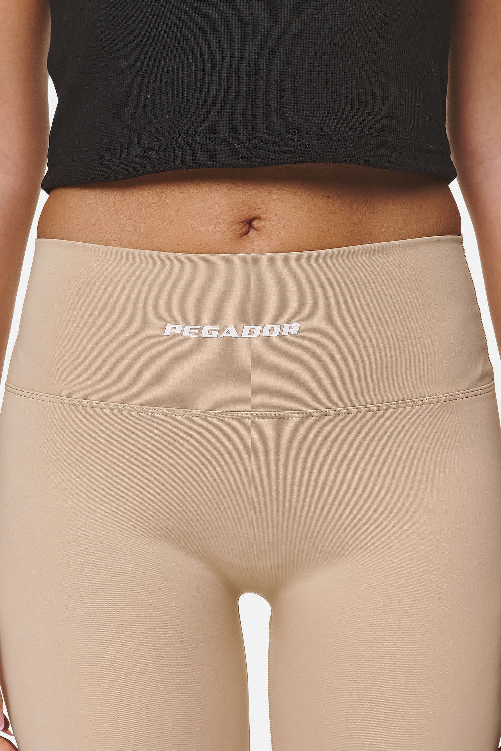 Pegador Jerona Biker Shorts Safari Sand Detailshot aus der Never Too Late Kollektion für DaHerren