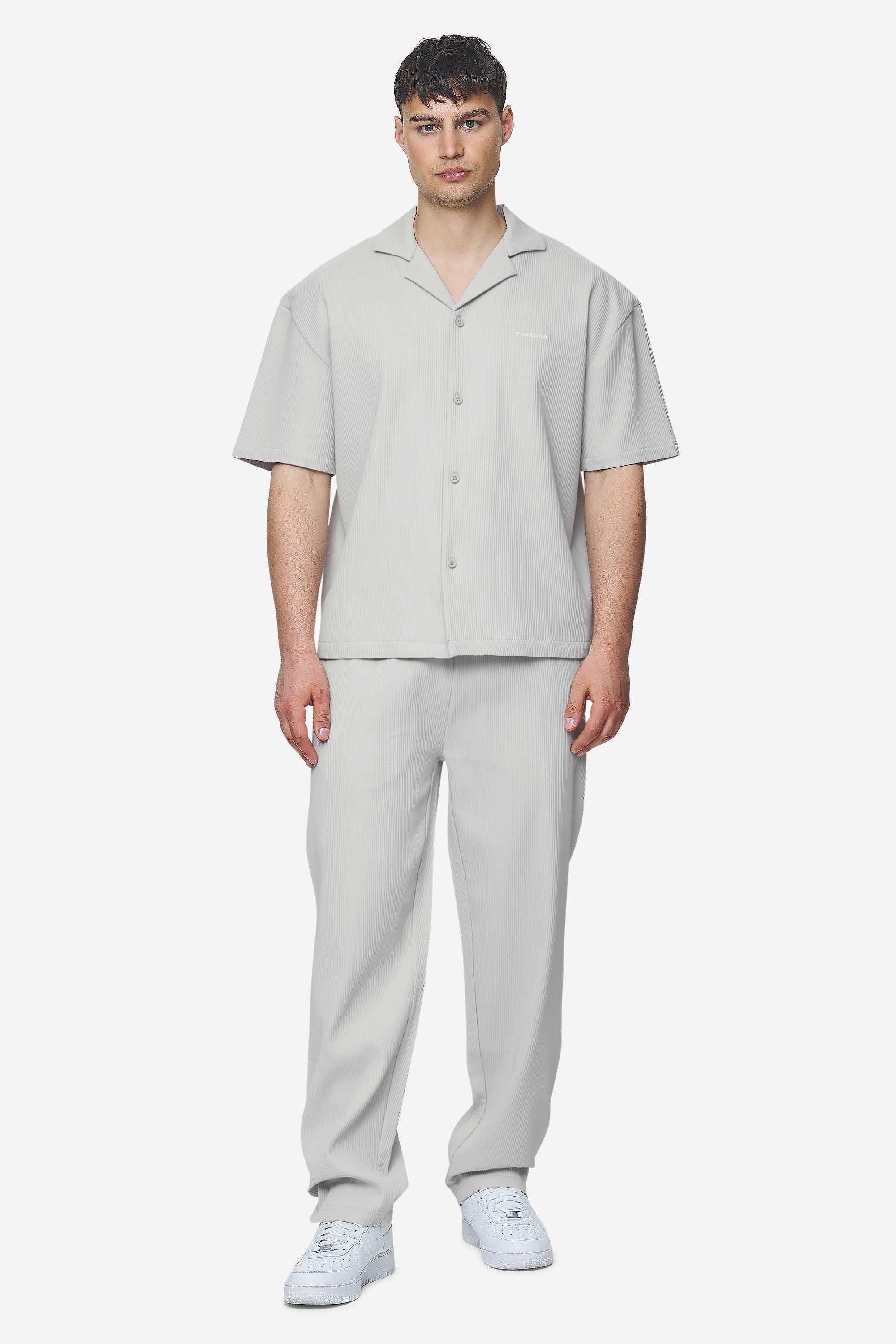 Pegador Troy Plissee Summer Shirt Pearl Grey Detailshot aus der Next Wave Kollektion für Herren