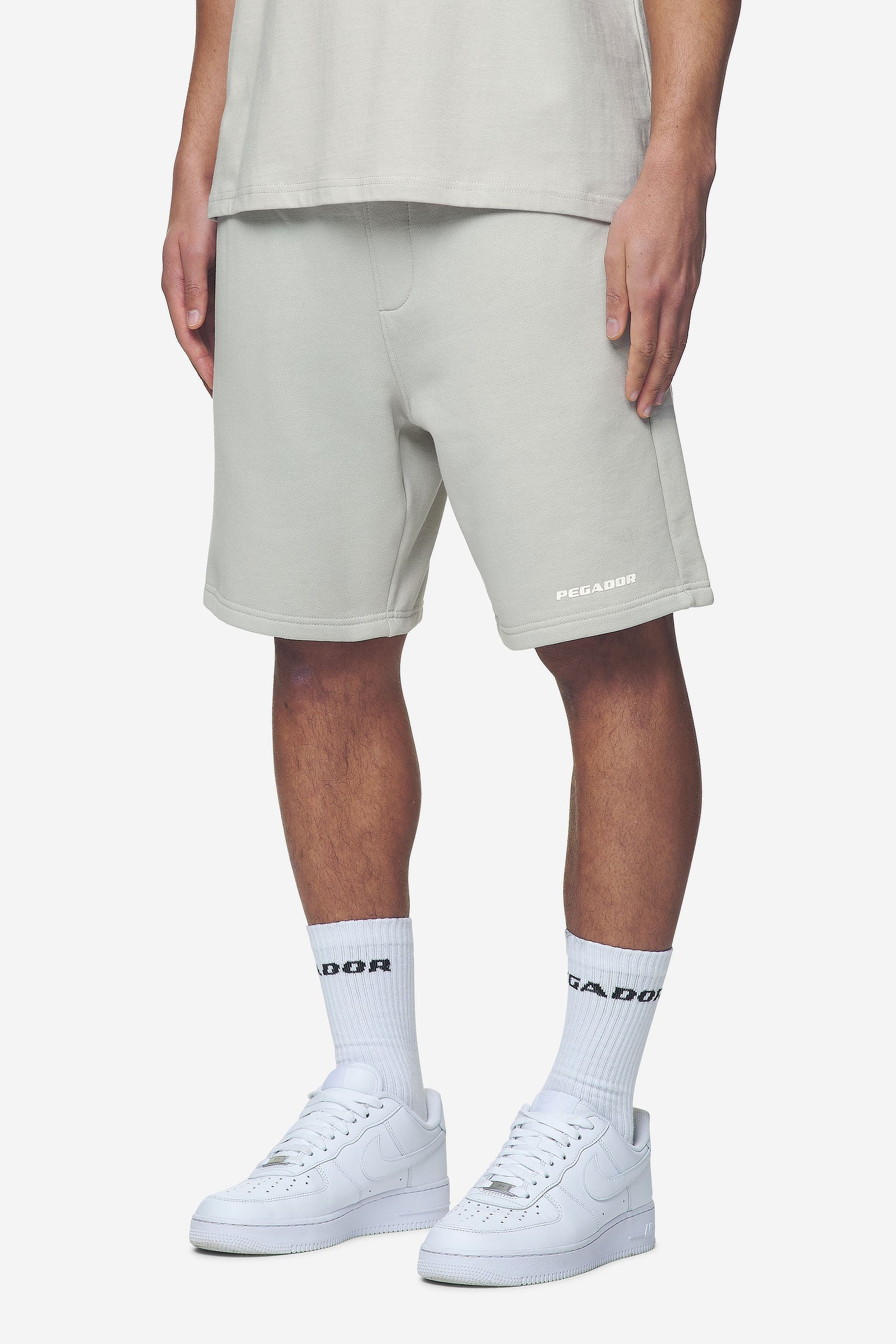 Pegador Logo Heavy Sweat Shorts Washed Pearl Grey White Gum Hauptansicht aus der Next Wave Kollektion für Herren
