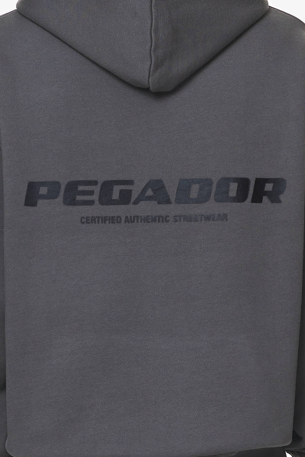 Pegador Colne Logo Oversized Hoodie Washed Volcano Grey Detailshot aus der Do not Disturb Kollektion für Herren