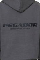 Pegador Colne Logo Oversized Hoodie Washed Volcano Grey Detailshot aus der Do not Disturb Kollektion für Herren