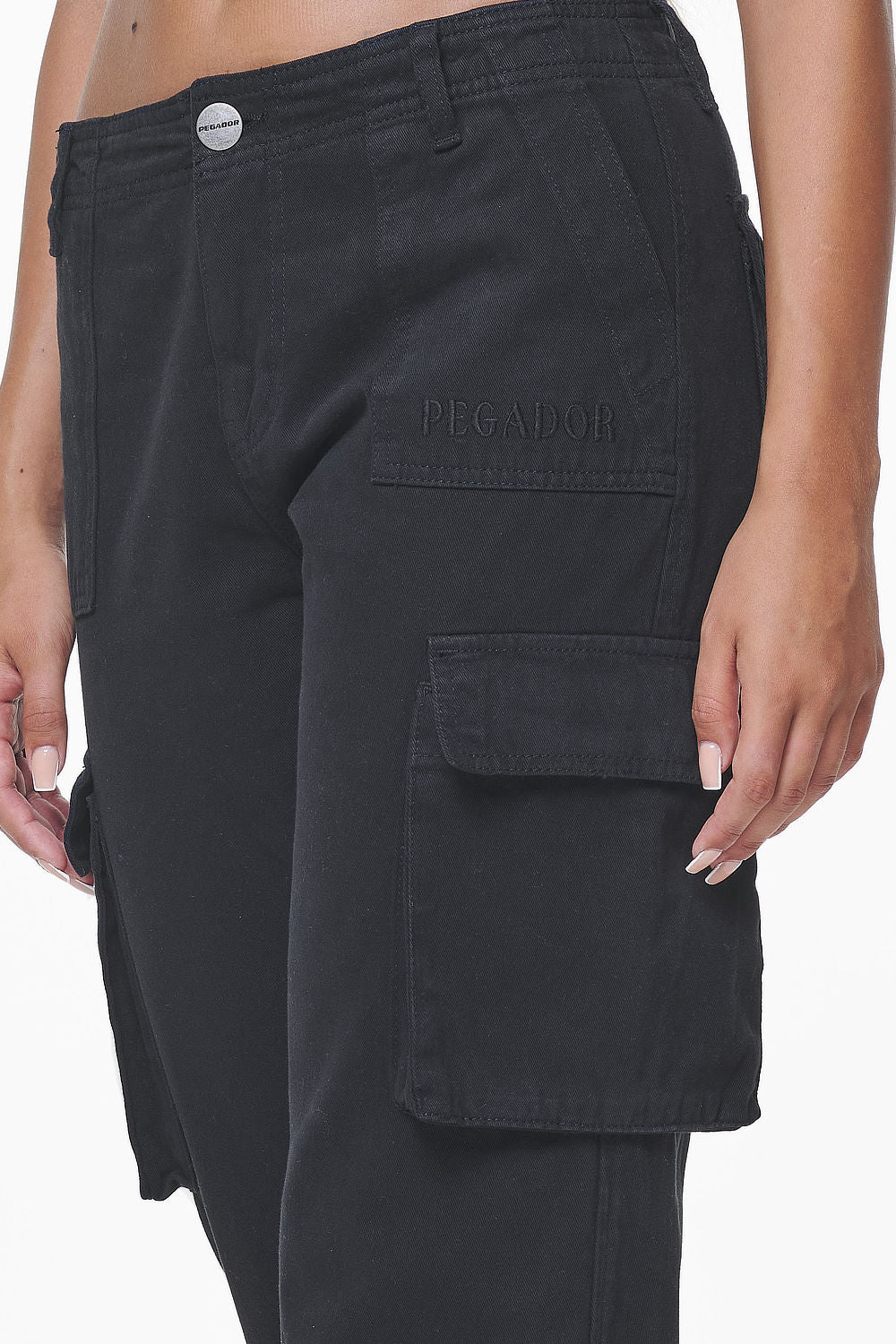 Pegador Arlia Wide Cargo Pants Black Detailshot aus der Last Minute Kollektion für DaHerren