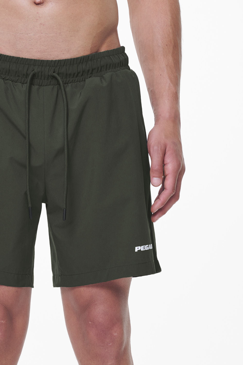 Pegador Logo Swim Shorts Dark Olive Detailshot aus der Last Minute Kollektion für Herren