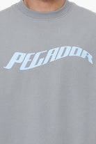 Pegador Kinley Boxy Tee Heavy Washed Cool Grey Detailshot aus der Last Minute Kollektion für Herren