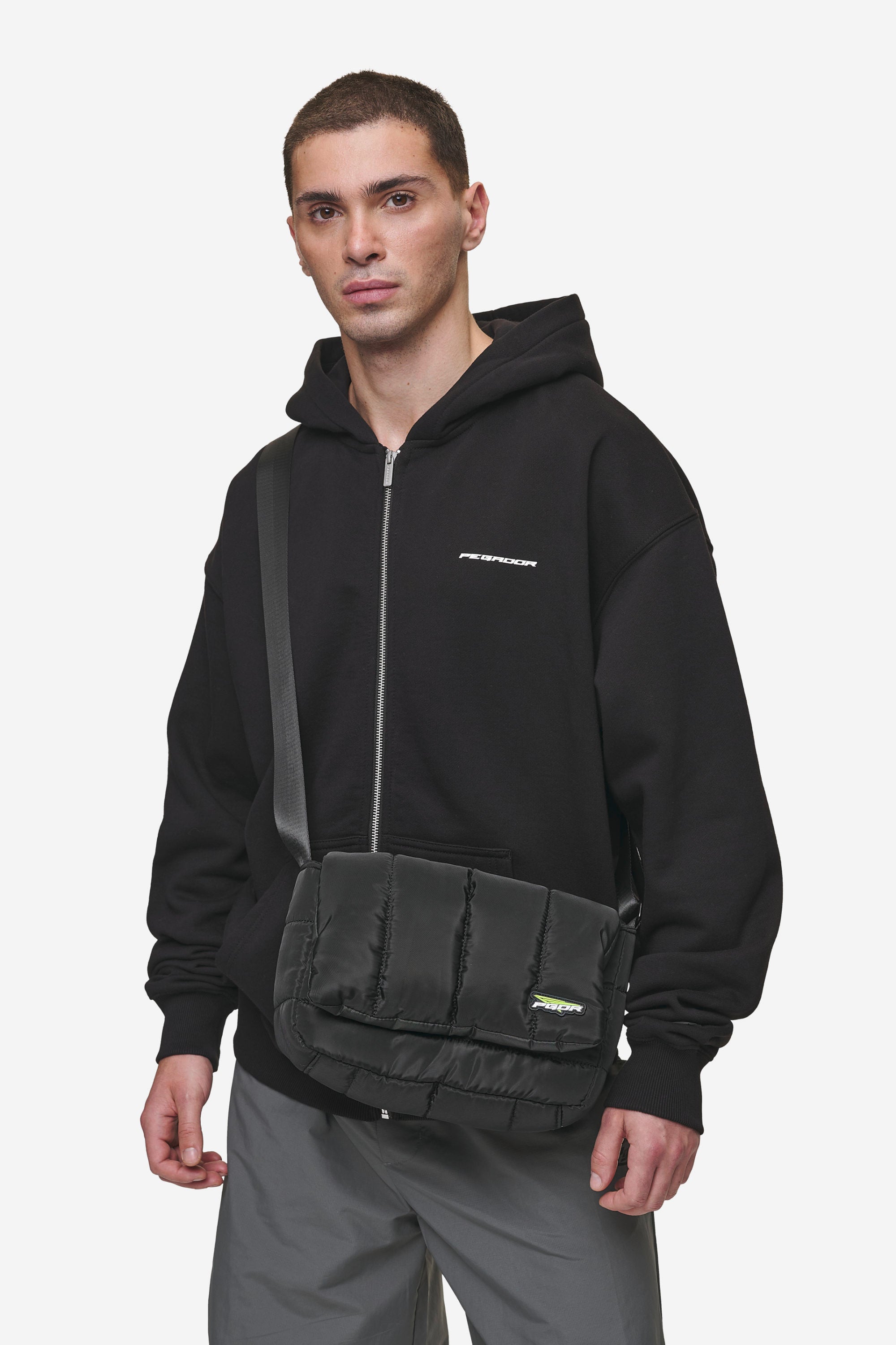 Pegador Blamor Rubber Puffer Bag Black Detailshot aus der Most Alive Kollektion für Herren