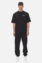 Pegador Alchar Oversized Tee Washed Black Ganzkörper Bild aus der Never Too Late Kollektion für Herren