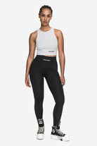 Pegador Ayla Crop Top White Black Ganzkörper Bild aus der Next Wave Kollektion für DaHerren