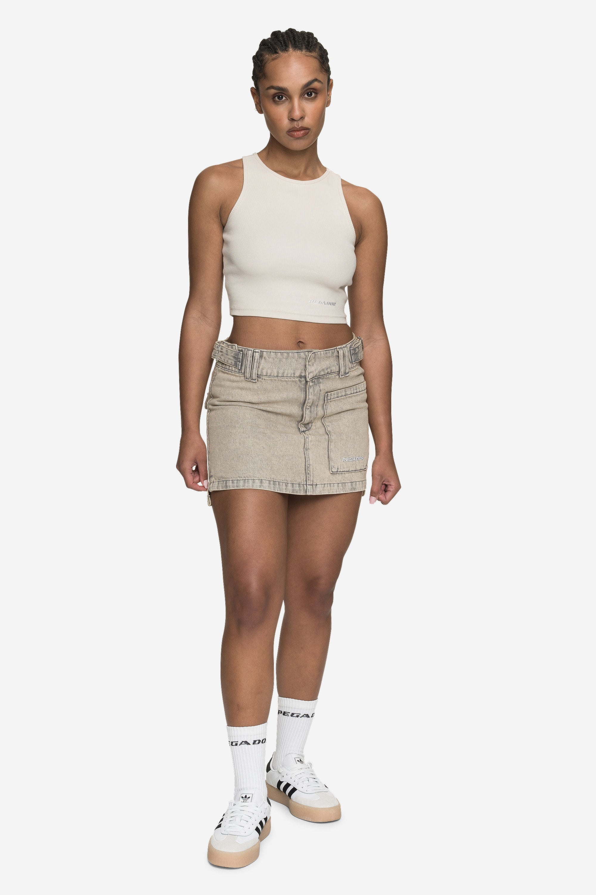 Pegador Antonia Cargo Mini Skirt Washed Coast Sand Ganzkörper Bild aus der Next Wave Kollektion für DaHerren