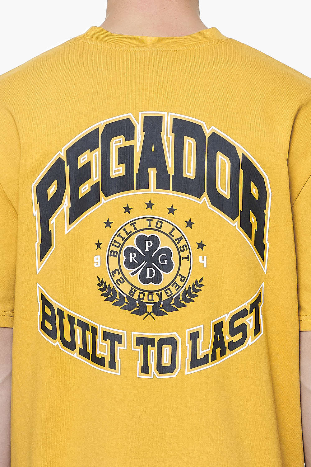 Pegador Smith Oversized Tee Vintage Washed Mustard Detailshot aus der Built to Last Kollektion für Herren