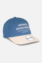 Pegador Alchar Baseball Cap Retro Blue Desert Sand Hauptansicht aus der Never Too Late Kollektion für Herren