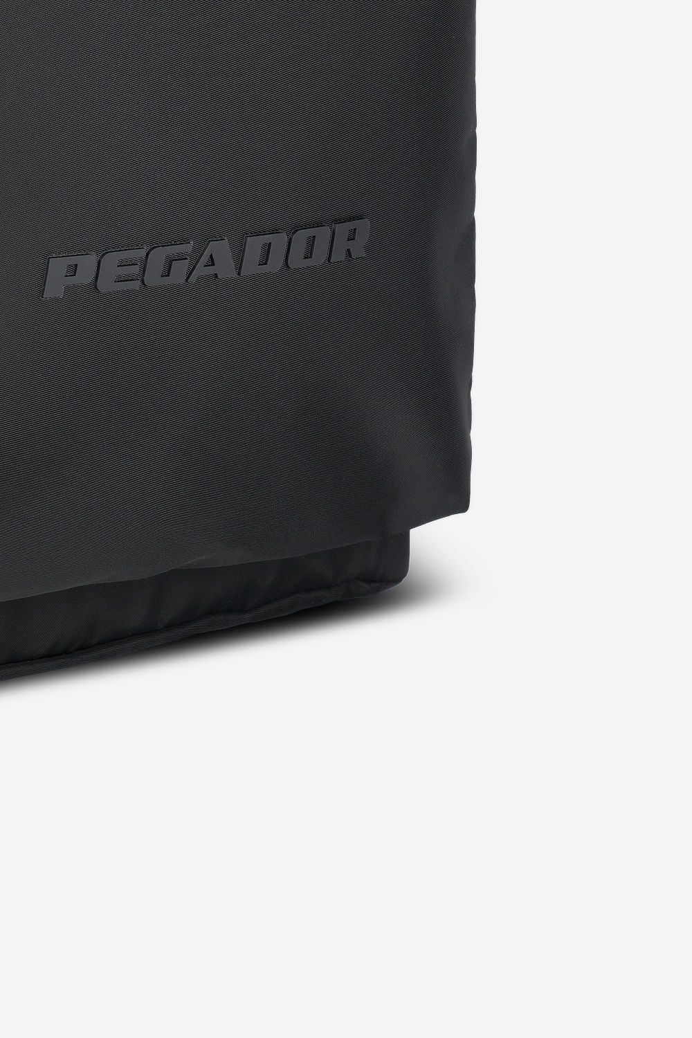 Pegador Ventnor Logo Nylon Backpack Black Detailshot aus der Next Wave Kollektion für Herren