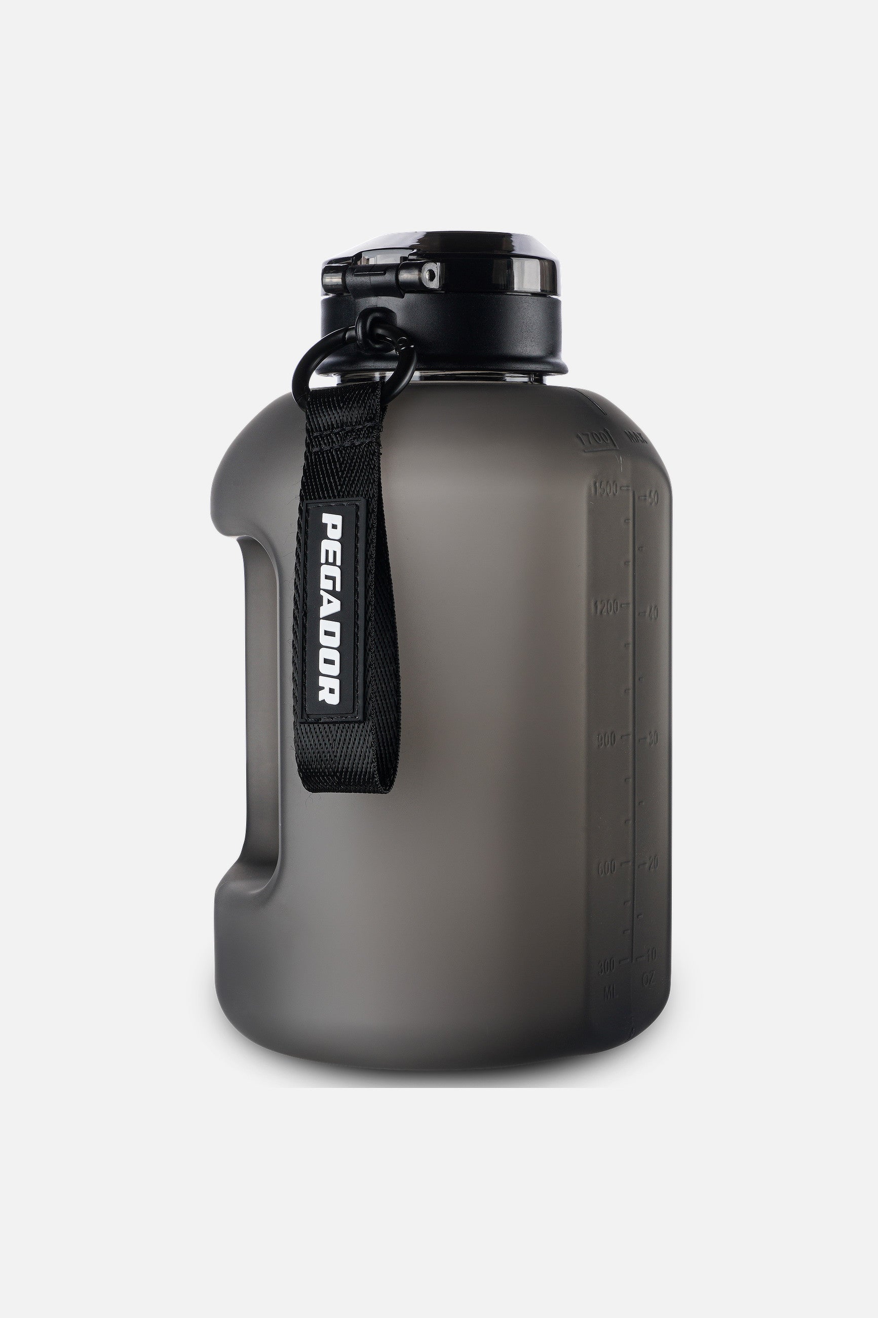 Pegador Levin Sports Bottle Grey Transparent Ganzkörper Bild aus der Never Too Late Kollektion für Herren