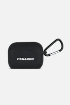 Pegador Logo Airpods Pro Case Black Hauptansicht aus der Never Too Late Kollektion für Herren