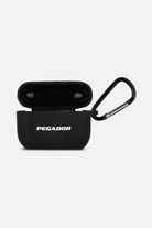 Pegador Logo Airpods Pro Case Black Seitenansicht aus der Never Too Late Kollektion für Herren