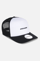 Pegador Logo Baseball Trucker Cap White Black Hauptansicht aus der Never Too Late Kollektion für Herren