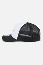 Pegador Logo Baseball Trucker Cap White Black Ganzkörper Bild aus der Never Too Late Kollektion für Herren