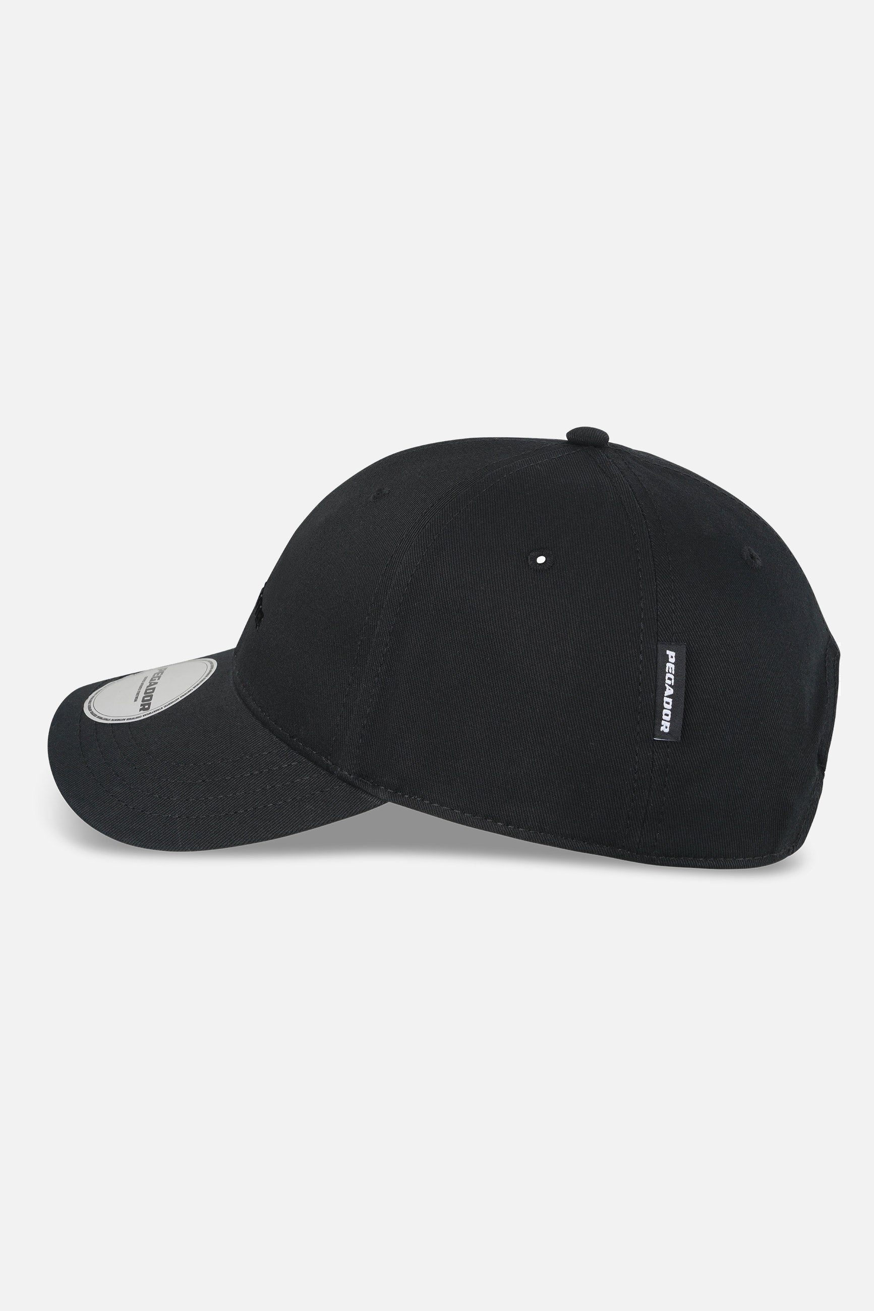 Pegador Logo Cap Black Ganzkörper Bild aus der Never Too Late Kollektion für Herren