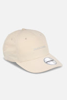 Pegador Logo Crushed Nylon Cap Desert Sand Hauptansicht aus der Never Too Late Kollektion für Herren