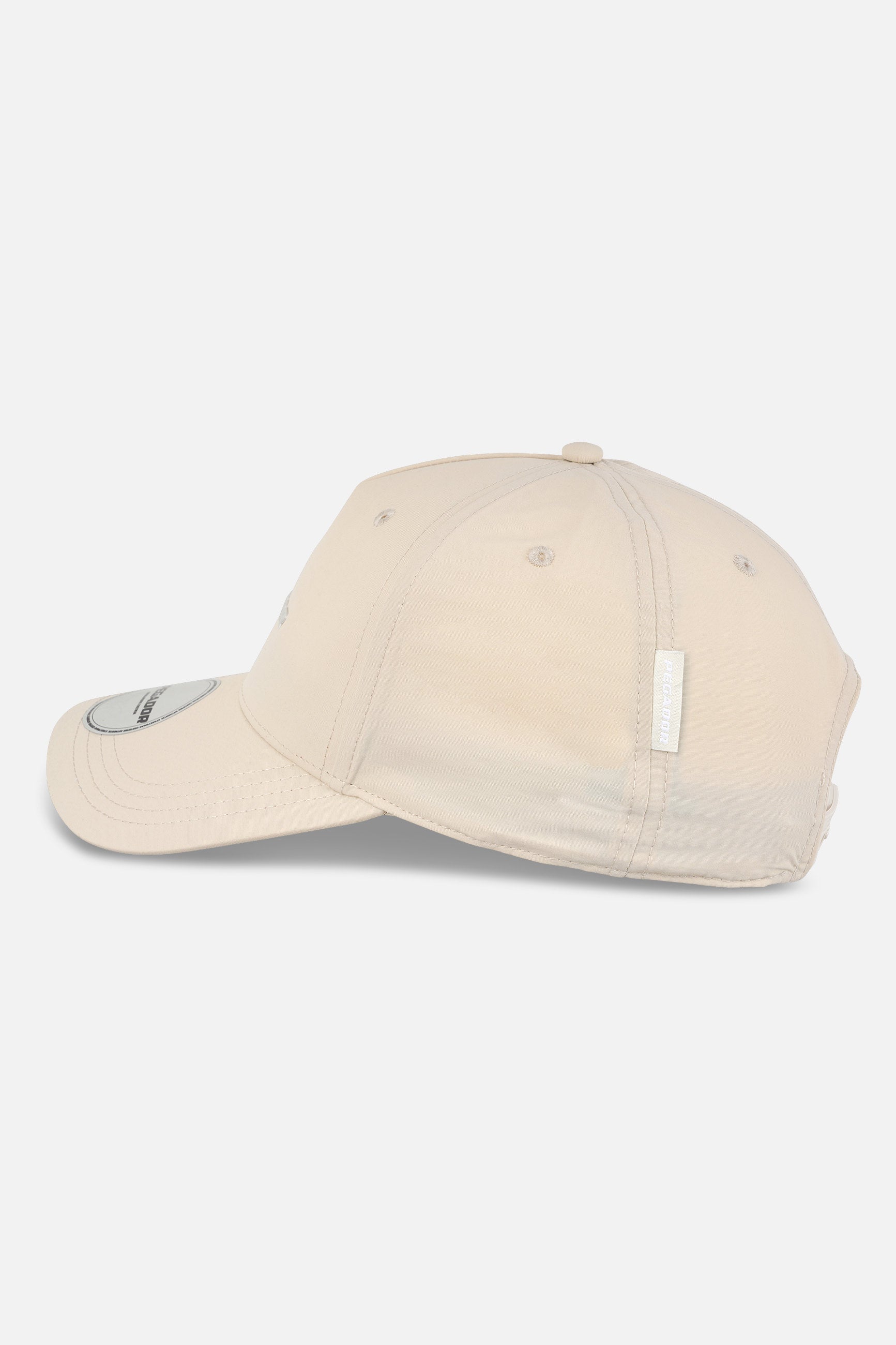 Pegador Logo Crushed Nylon Cap Desert Sand Ganzkörper Bild aus der Never Too Late Kollektion für Herren