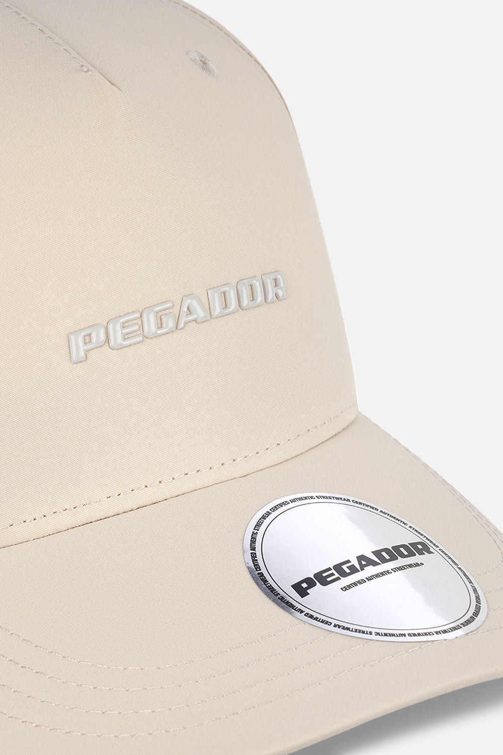 Pegador Logo Crushed Nylon Cap Desert Sand Gegenansicht aus der Never Too Late Kollektion für Herren