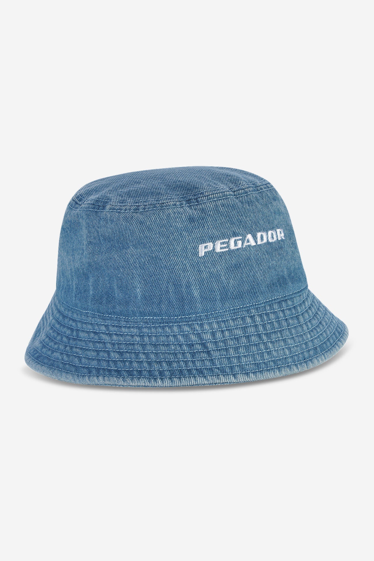 Pegador Logo Denim Bucket Hat Baby Blue Hauptansicht aus der Next Wave Kollektion für Herren