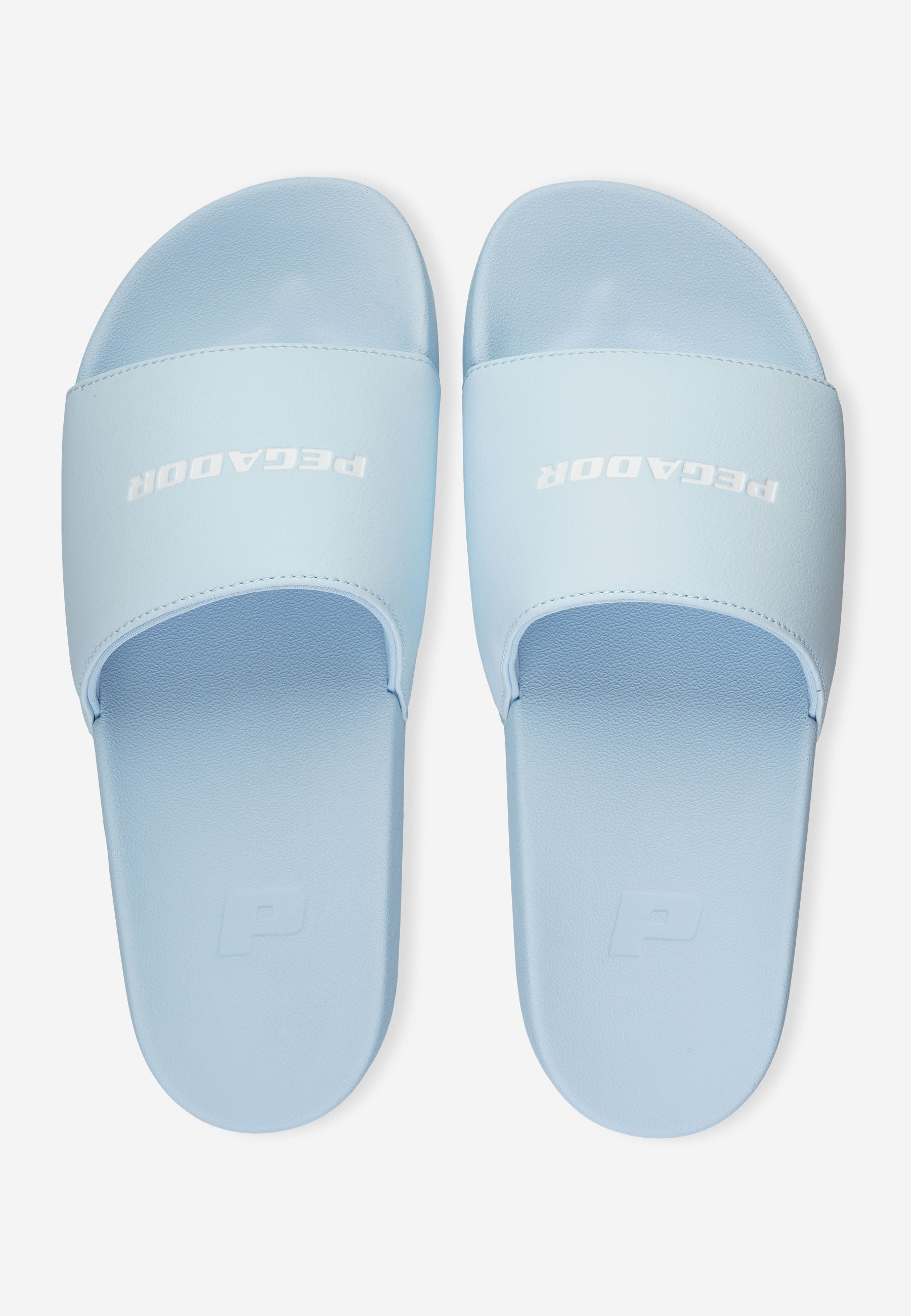 Pegador Logo Slide Baby Blue White Ganzkörper Bild aus der Next Wave Kollektion für Herren