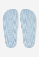 Pegador Logo Slide Baby Blue White Detailshot aus der Next Wave Kollektion für Herren