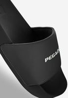 Pegador Logo Slide Black White Detailshot aus der Next Wave Kollektion für Herren