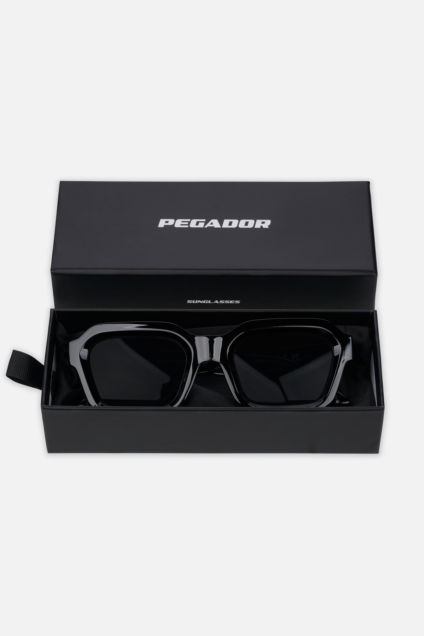 Pegador Paso Sunglasses Black Detailshot aus der Never Too Late Kollektion für Herren