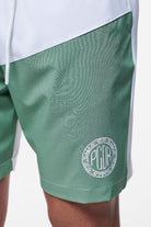 Pegador Baker Swim Shorts White Cypress Green Detailshot aus der Finer Things Kollektion für Herren