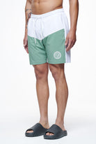 Pegador Baker Swim Shorts White Cypress Green Gegenansicht aus der Finer Things Kollektion für Herren