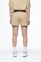 Pegador Umbria High Waisted Shorts Vintage Washed Espresso Gum Detailshot aus der Finer Things Kollektion für DaHerren