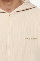 Pegador Primo Plissee Jacket Unbleached Detailshot aus der Finer Things Kollektion für Herren