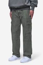 Pegador Risley Cargo Pants Khaki Seitenansicht aus der PEGADOR® Jeans Kollektion für Herren