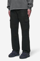 Pegador Risley Cargo Pants Black Seitenansicht aus der PEGADOR® Jeans Kollektion für Herren