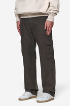 Pegador Risley Cargo Pants Dark Brown Seitenansicht aus der PEGADOR® Jeans Kollektion für Herren