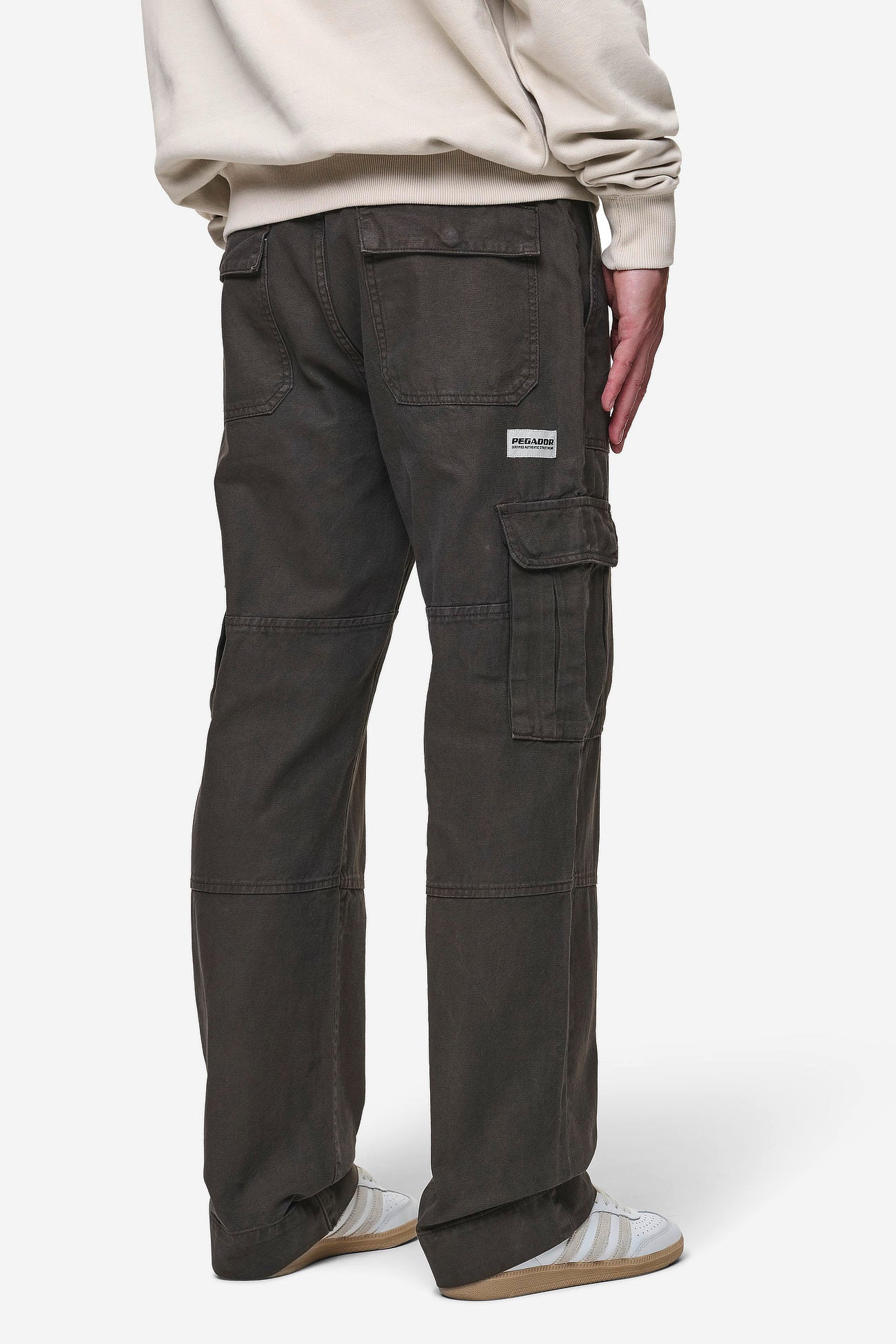 Pegador Risley Cargo Pants Dark Brown Gegenansicht aus der PEGADOR® Jeans Kollektion für Herren