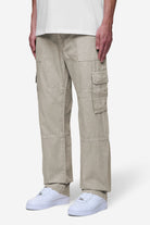 Pegador Risley Cargo Pants Beige Seitenansicht aus der PEGADOR® Jeans Kollektion für Herren