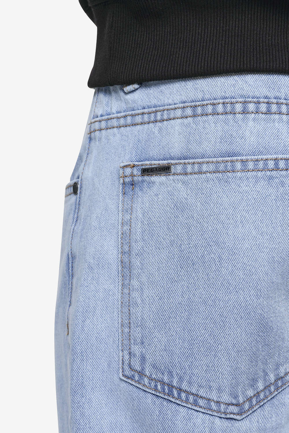 Pegador Baures Straight Jeans Washed Light Blue Detailshot aus der PEGADOR® Jeans Kollektion für Herren