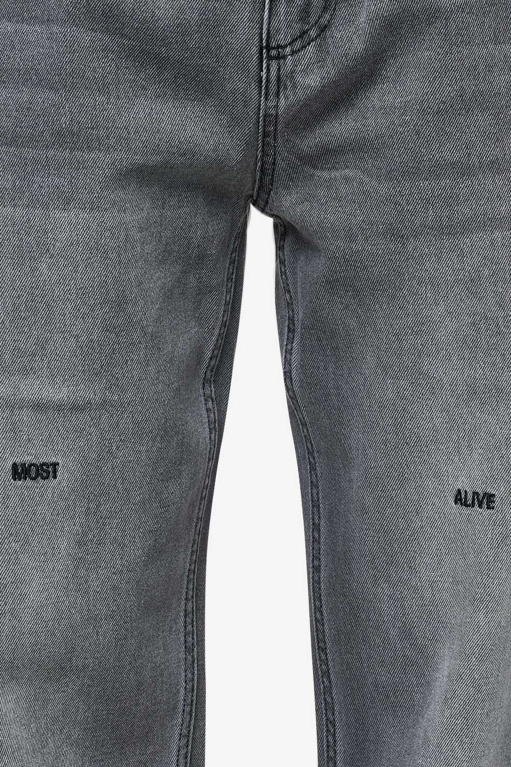 Pegador Barrow Wide Baggy Jeans Washed Anthracite Detailshot aus der Most Alive Kollektion für Herren