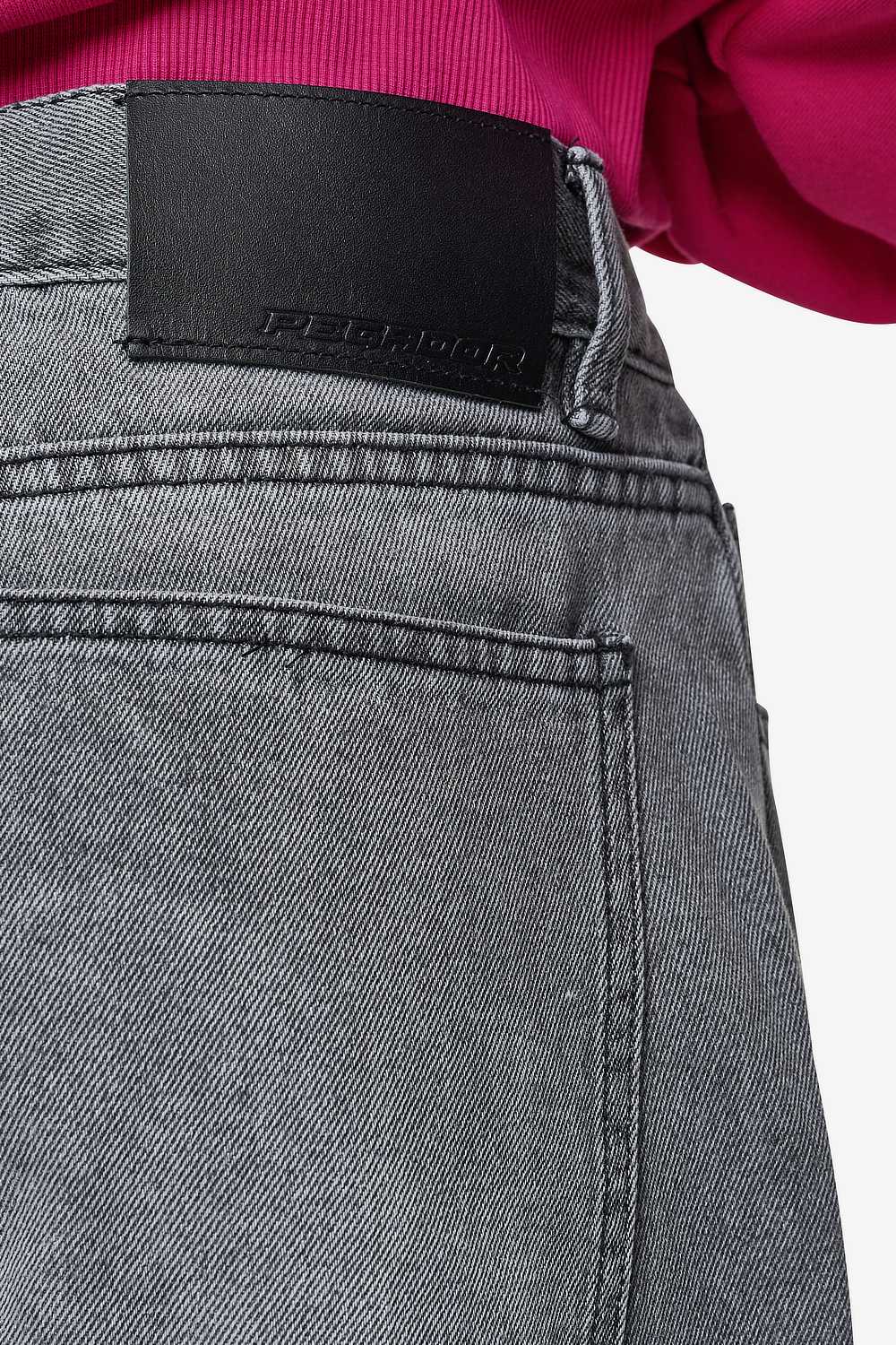 Pegador Barrow Wide Baggy Jeans Washed Anthracite Detailshot aus der Most Alive Kollektion für Herren