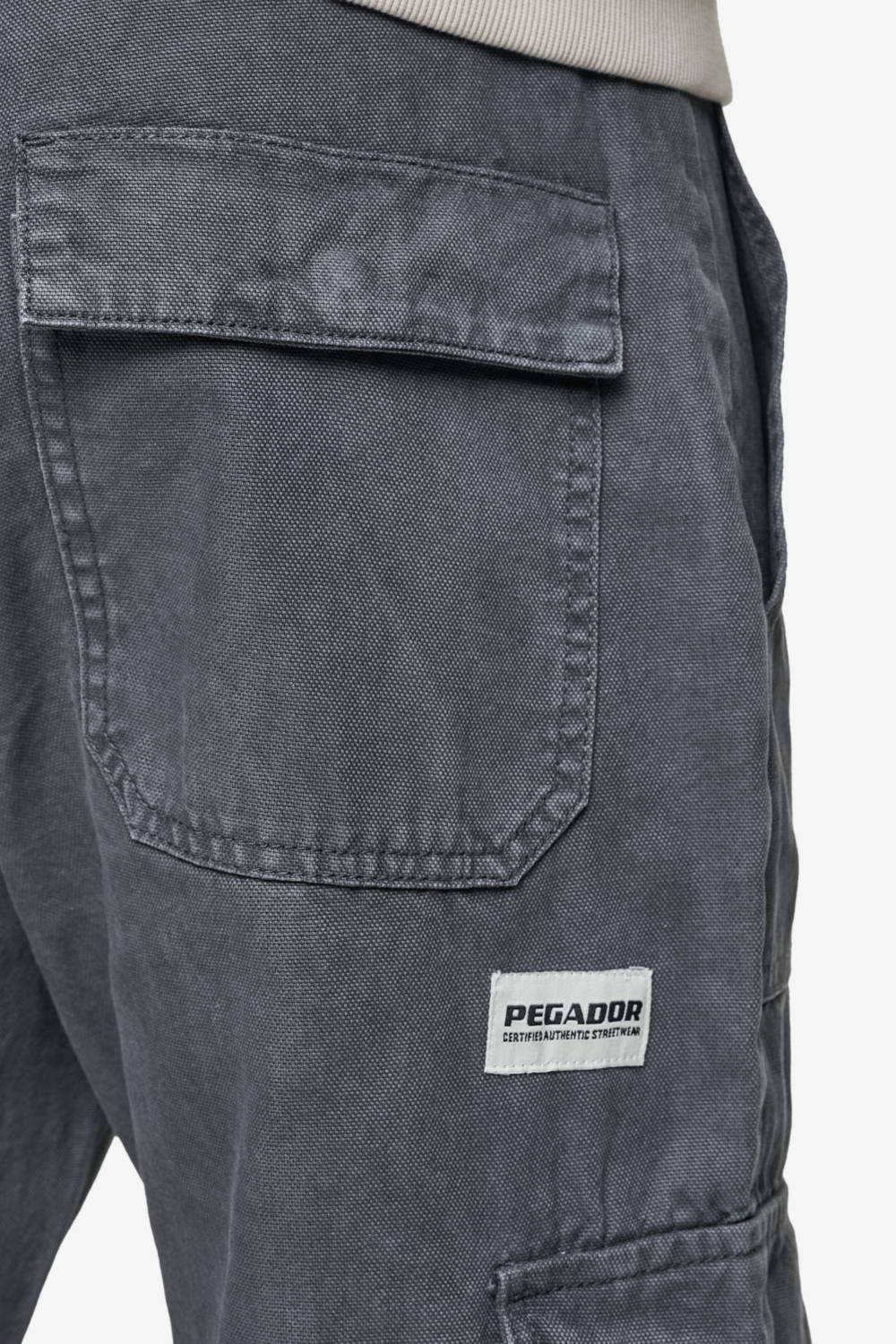 Pegador Risley Cargo Pants Grey Detailshot aus der PEGADOR® Jeans Kollektion für Herren