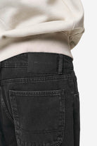 Pegador Daule Baggy Workwear Jeans Washed Black Detailshot aus der PEGADOR® Jeans Kollektion für Herren