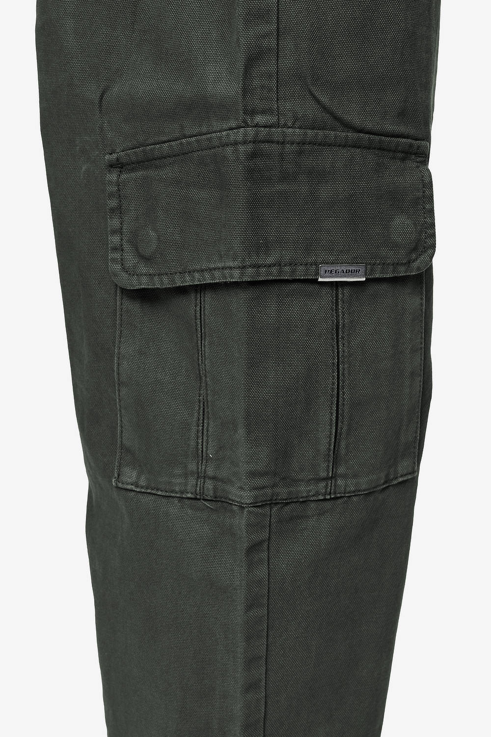 Pegador Waymir Cargo Pants Olive Green Detailshot aus der PEGADOR® Jeans Kollektion für Herren