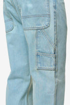 Pegador Daule Baggy Workwear Jeans Sand Washed Blue Detailshot aus der PEGADOR® Jeans Kollektion für Herren