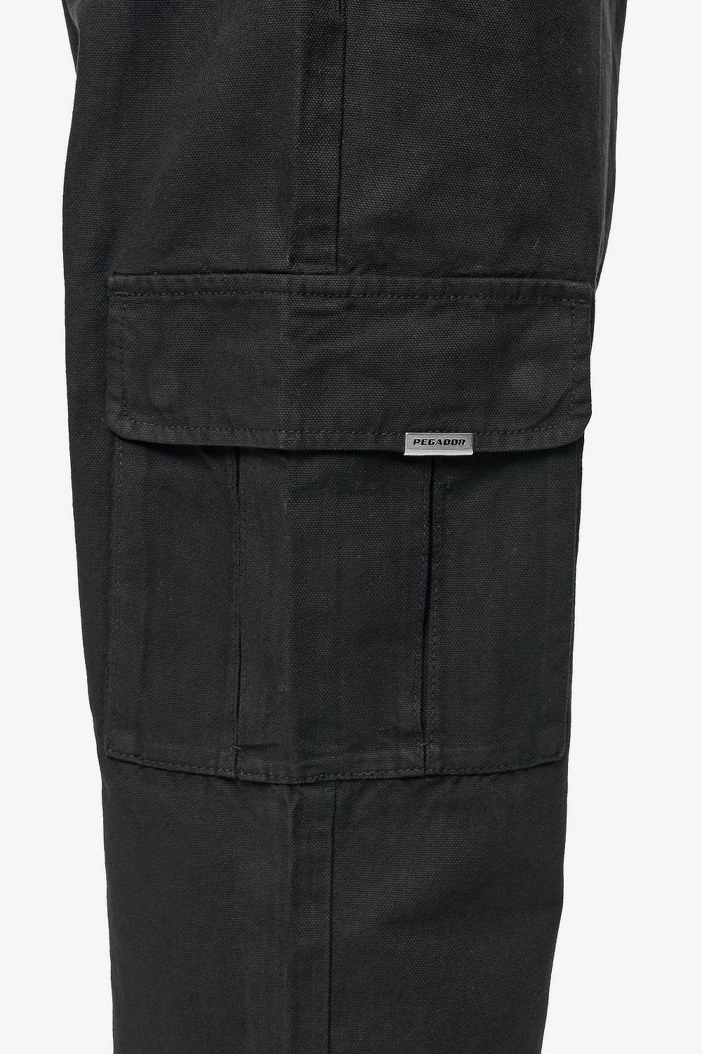 Pegador Waymir Cargo Pants Black Detailshot aus der PEGADOR® Jeans Kollektion für Herren