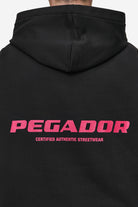 Pegador Colne Logo Oversized Hoodie Washed Black Virtual Pink Detailshot aus der Most Alive Kollektion für Herren