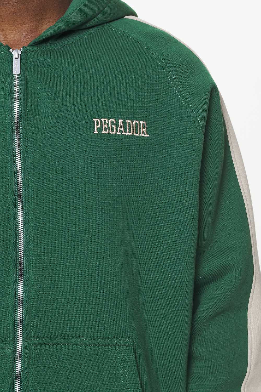 Pegador Aytoun Raglan Sweat Jacket Vintage Washed British Green Detailshot aus der Built to Last Kollektion für Herren