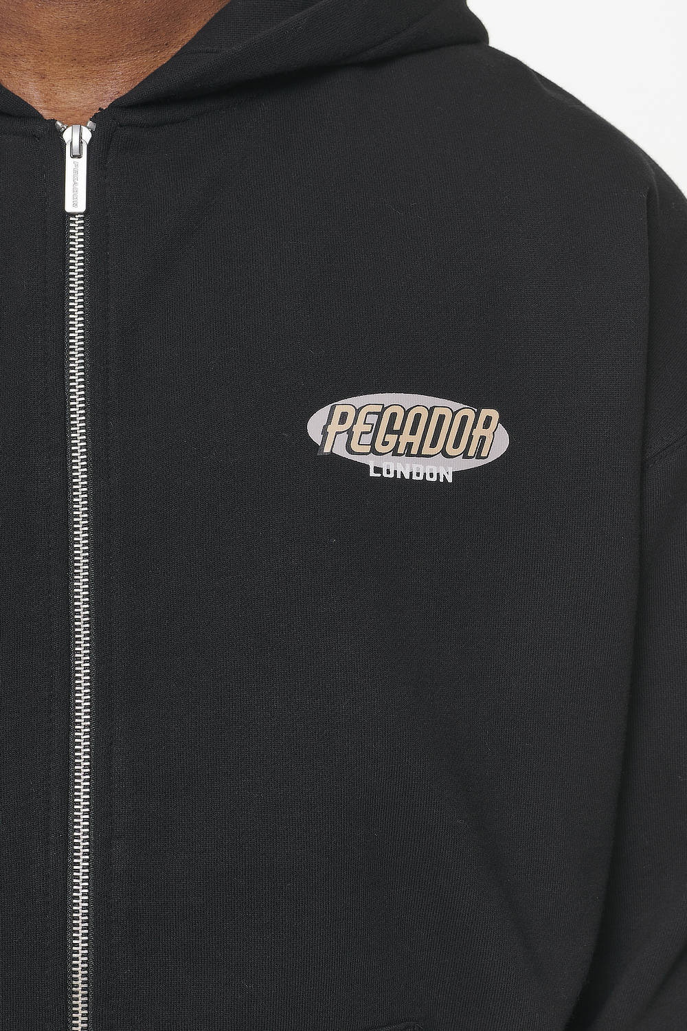 Pegador County Oversized Sweat Jacket Vintage Washed Onyx Black Detailshot aus der Built to Last Kollektion für Herren