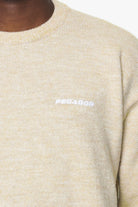 Pegador Logo Shaggy Knit Sweater Kingdom Beige Detailshot aus der Built to Last Kollektion für Herren